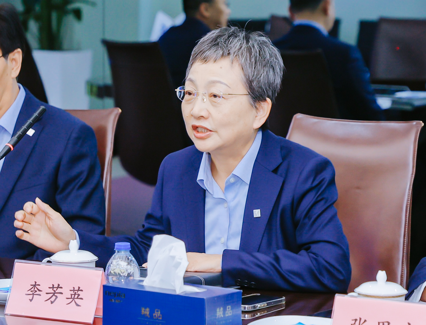 中國(guó)石化領(lǐng)導(dǎo)劉會(huì)友、張建闊一行蒞臨神開參觀考察(圖2)